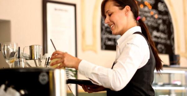 Things to Remember While Giving Tips to Waiters